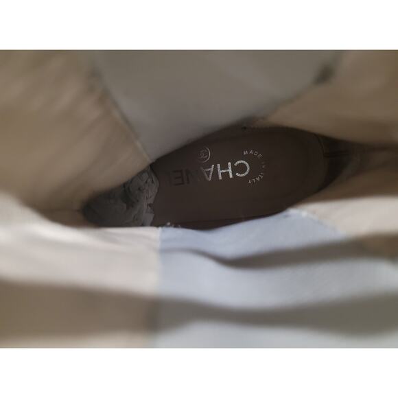 Chanel Paris-Dallas Beige Leather Ankle Boots - Size 37 - Picture 16 of 16